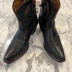 Ariat leather cowboy boots. Worn 1x like new!!       SOLD SOLD